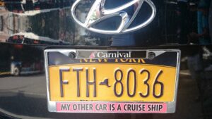 Carnival feliratú rendszám New Yorkban az óceánjárós munka előtt